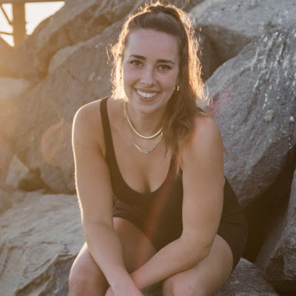 Meet your Posher, Alexia - Picture 1 of 1